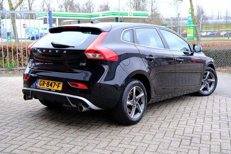 Gebraucht Volvo V40 R-Design 120 PS (88 kW) 2015 Schwarz Limousine