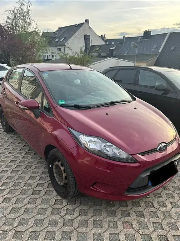 Gebraucht Ford Fiesta Ambiente 82 PS (60 kW) 2011 Rot Limousine