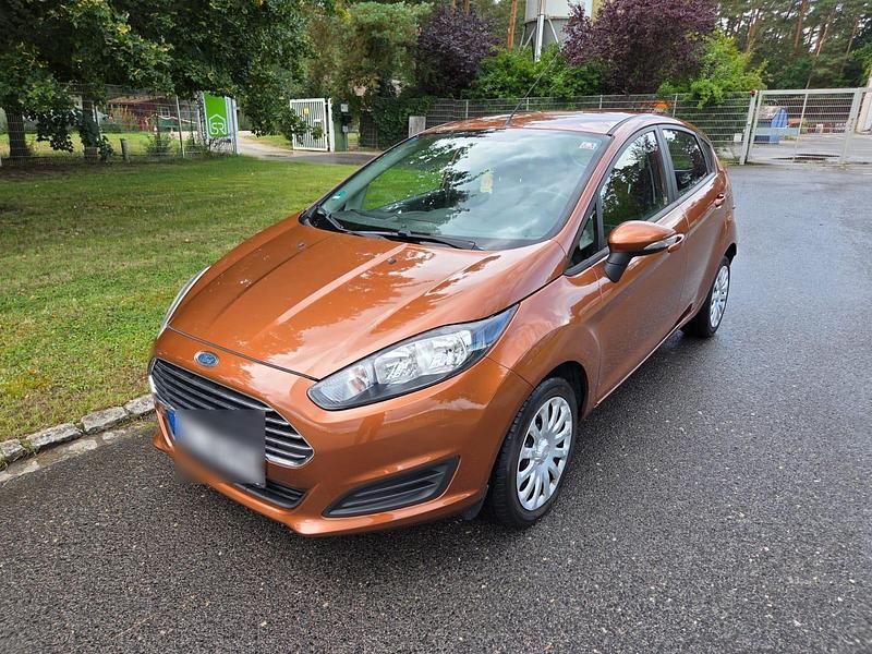 Braun Gebraucht 2013 Ford Fiesta Kleinwagen | 4.500 € (Fairer Preis) - Bild 1/4
