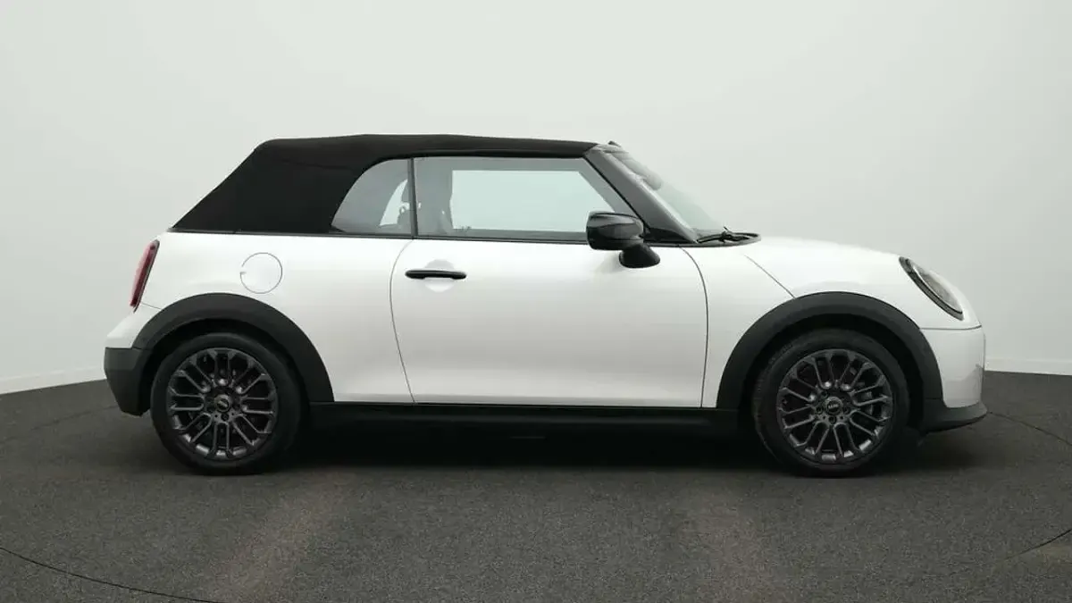 Gebraucht Mini Cooper Cabriolet Classic 163 PS (119 kW) 2025 Weiß Cabrio