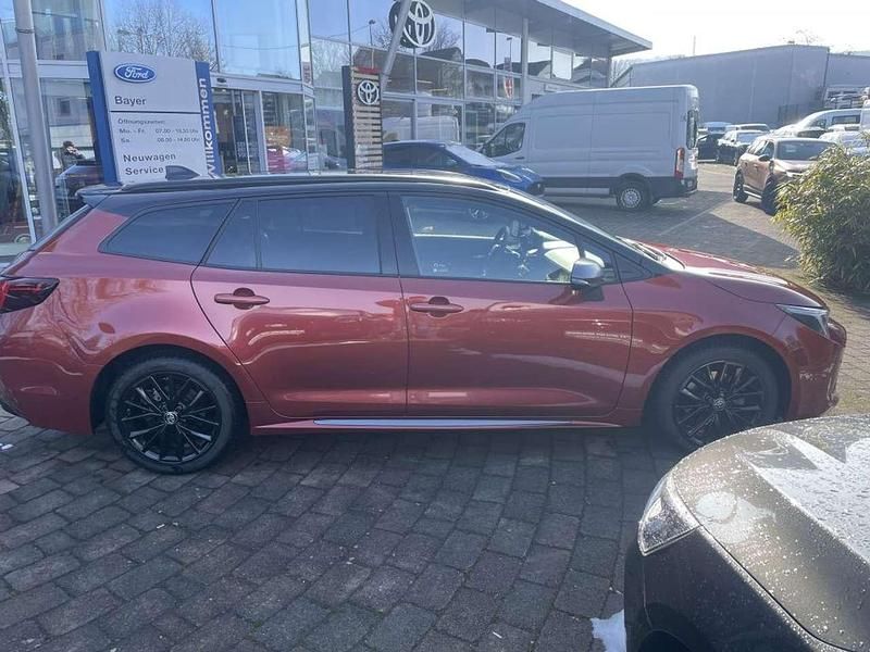 Gebraucht Toyota Corolla Sport 196 PS (144 kW) 2025 Oxide orange / bicolour Kombi