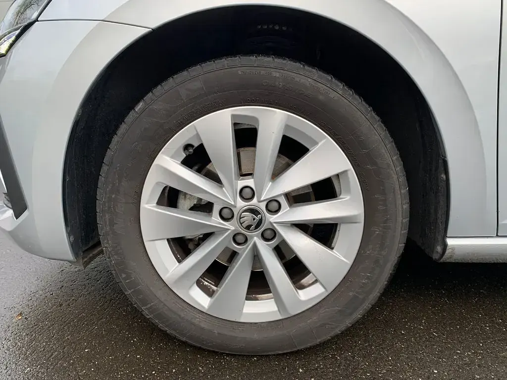Gebraucht Skoda Scala Selection 116 PS (85 kW) 2024 Brilliantsilber metallic (metallic) Kleinwagen