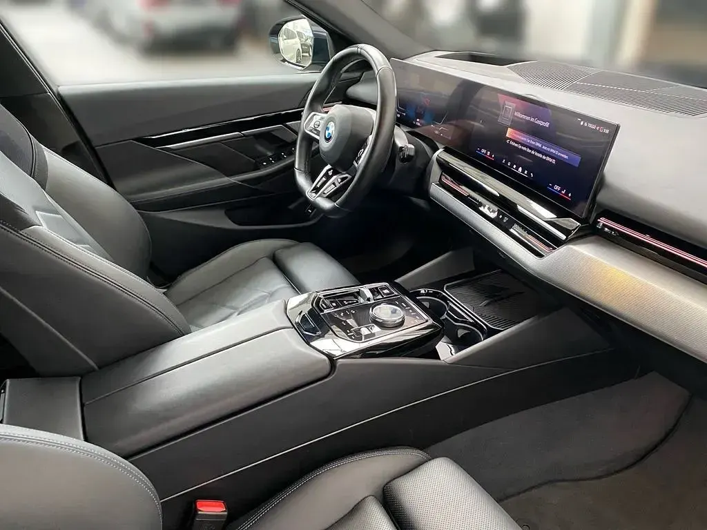 Gebraucht BMW 520 M Sport 197 PS (144 kW) 2024 Schwarz Kombi