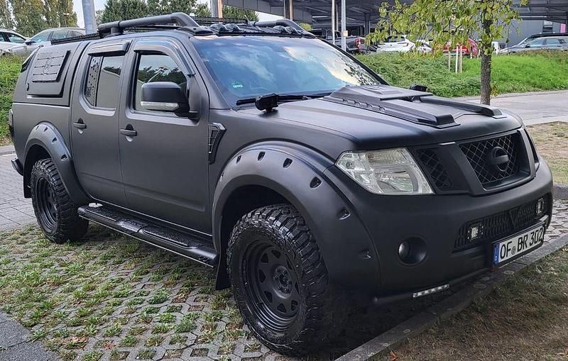 Schwarz Gebraucht 2010 Nissan Navara Abholung | 19.900 € - Bild 1/4