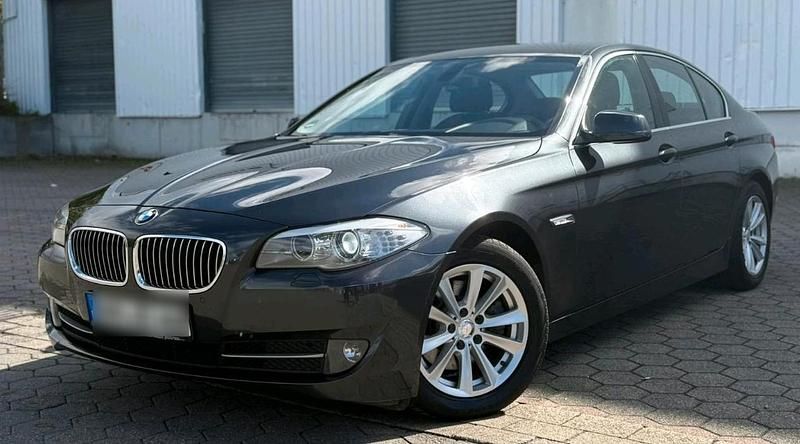 Grau Gebraucht 2010 BMW 520 Limousine | 8.500 € (Superpreis) - Bild 1/4