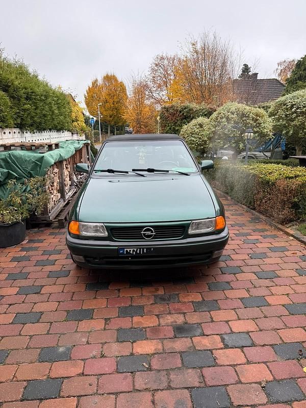 Grün Gebraucht 1998 Opel Astra Cabriolet Cabrio | 1.250 € (Fairer Preis) - Bild 1/4