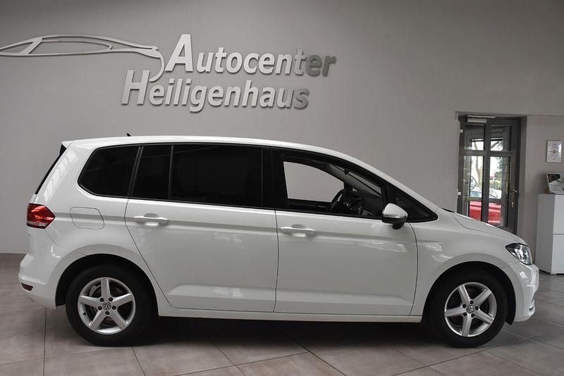 Gebraucht VW Touran 116 PS (85 kW) 2017 Weiß Van / Kleinbus