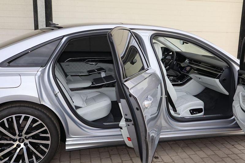 Silber Gebraucht 2023 Audi A8L Exclusive Limousine | 87.700 € (Fairer Preis) - Bild 1/4