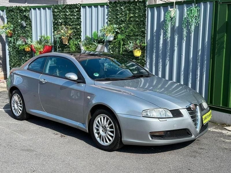 Grau Gebraucht 2004 Alfa Romeo GT Distinctive Coupé | 3.990 € (Etwas zu teuer) - Bild 1/4