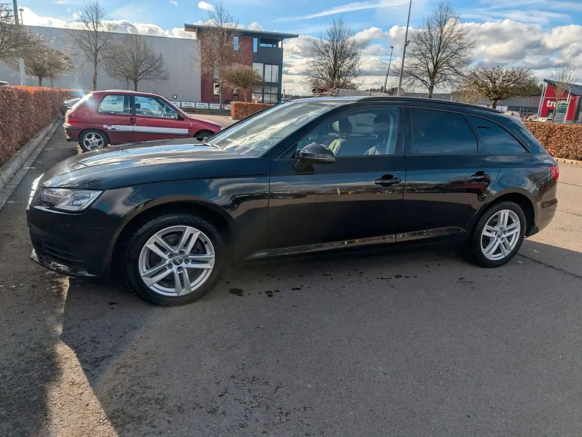 Second-hand Audi A4 Ambiente 150 CP (110 kW) 2017 Negru Break