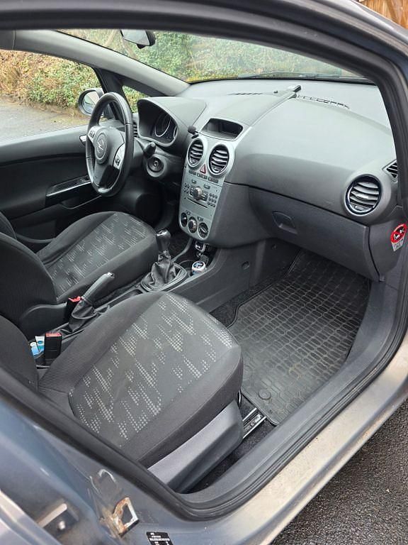 Gebraucht Opel Corsa Edition 101 PS (74 kW) 2011 Braun Kleinwagen