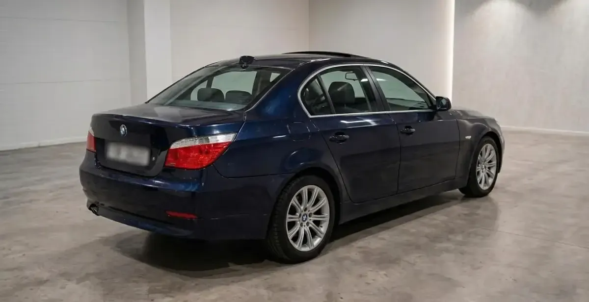 Gebraucht BMW 520 163 PS (119 kW) 2007 Blau Limousine