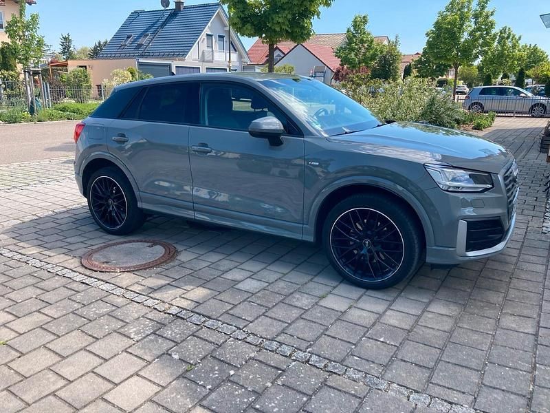 Gebraucht Audi Q2 S-Line 150 PS (110 kW) 2020 Grau SUV