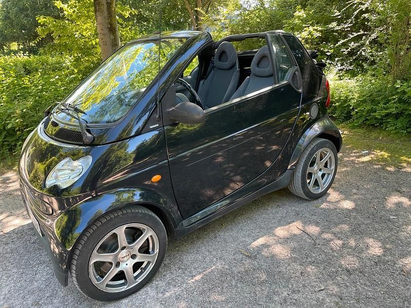 Schwarz Gebraucht 2002 Smart ForTwo Cabrio Cabrio | 2.250 € - Bild 1/4