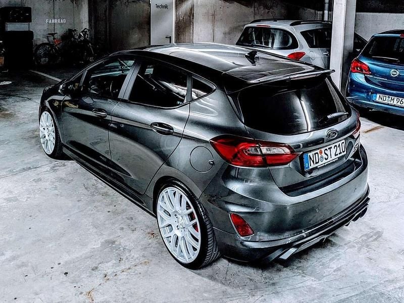 Grau Gebraucht 2020 Ford Fiesta S Kleinwagen | 17.900 € (Fairer Preis) - Bild 1/4