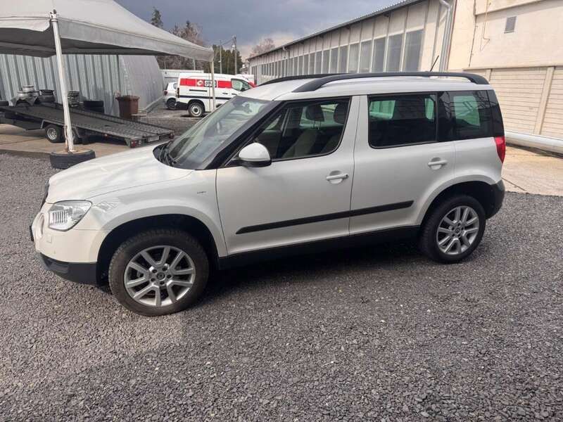 Weiß Gebraucht 2012 Skoda Yeti Elegance SUV | 11.000 € (Fairer Preis) - Bild 1/4