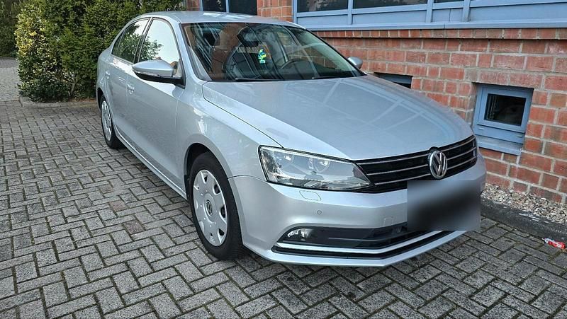 Gebraucht VW Jetta 105 PS (77 kW) 2015 Silber Limousine