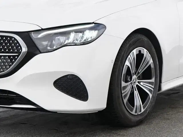 Gebraucht Mercedes E220 Avantgarde 197 PS (144 kW) 2025 Unilack polarweiß Kombi