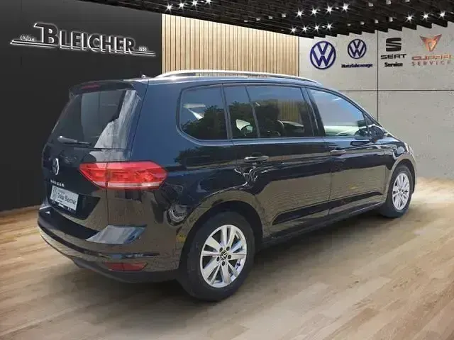 Gebraucht VW Touran Comfortline 150 PS (110 kW) 2024 Schwarz Van / Kleinbus
