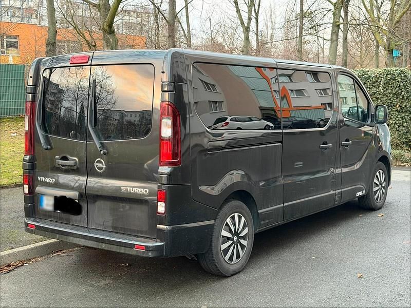 Gebraucht Opel Vivaro S 125 PS (91 kW) 2016 Schwarz Van / Kleinbus