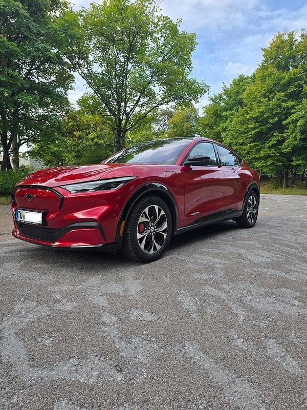 Second-hand Ford Mustang Mach-E 197 kW (269 CP) 2021 Roșu SUV