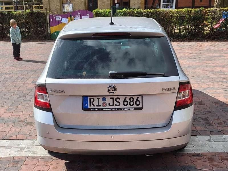 Gebraucht Skoda Fabia Ambition 105 PS (77 kW) 2016 Silber Limousine
