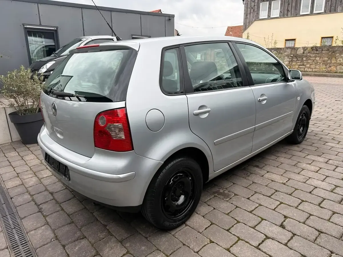Używany VW Polo 60 KM (44 kW) 2004 Srebrny Hatchback