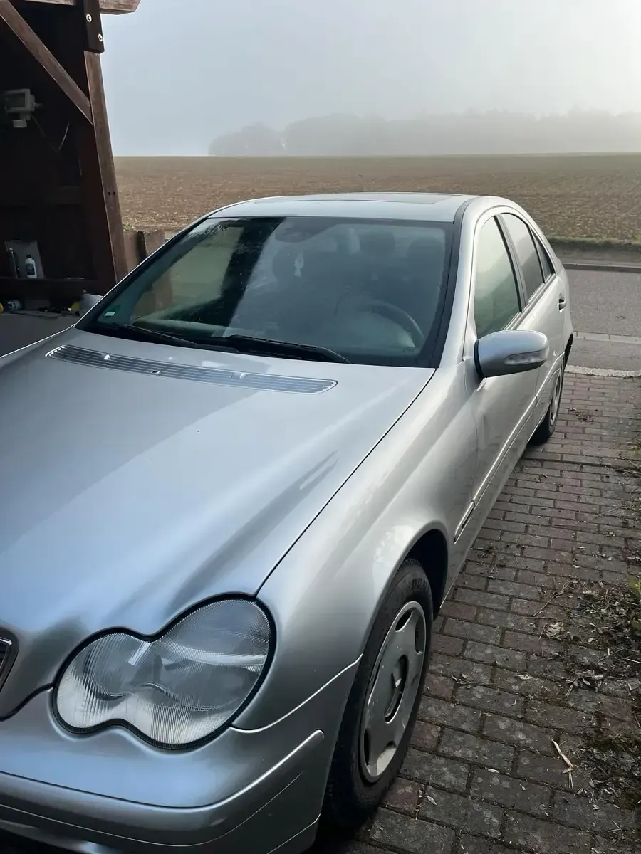 Second-hand Mercedes E200 163 CP (119 kW) 2003 Berlinǎ