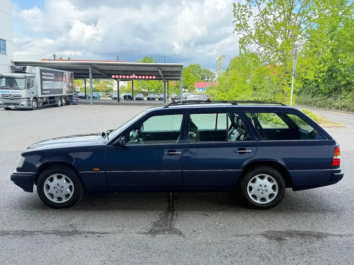 Gebraucht Mercedes E320 220 PS (161 kW) 1994 Blau Kombi
