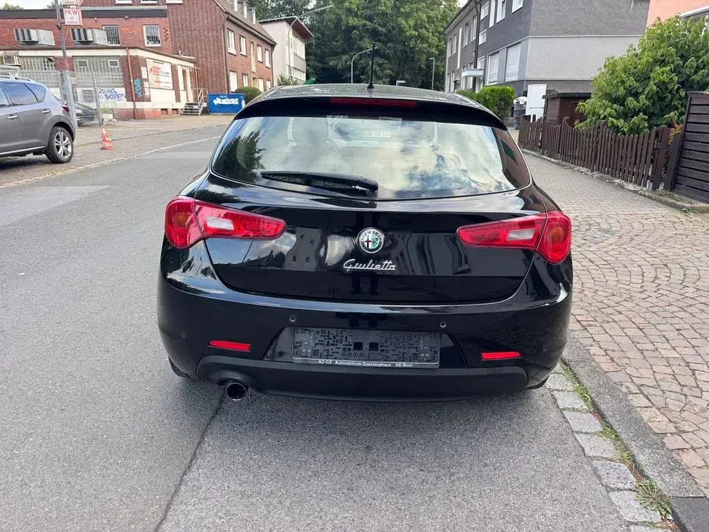 Gebraucht Alfa Romeo Giulietta Super 120 PS (88 kW) 2013 Schwarz Kleinwagen