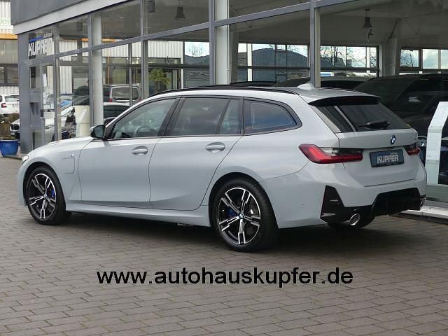 Gebraucht BMW 330e Performance 292 PS (214 kW) 2024 Grau Limousine