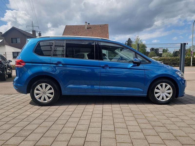 Gebraucht VW Touran 150 PS (110 kW) 2017 Blau Van / Kleinbus