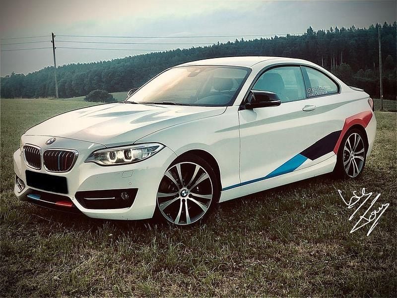 Weiß Gebraucht 2015 BMW 225 Sport Line Coupé | 15.499 € (Guter Preis) - Bild 1/4