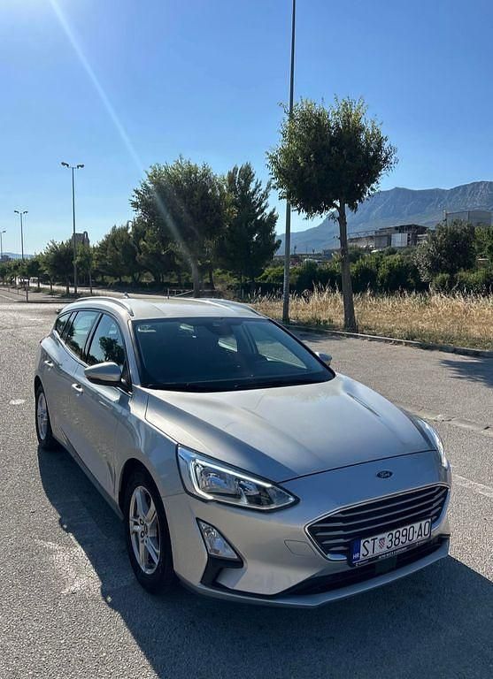 Gebraucht Ford Focus Cool & Connect 120 PS (88 kW) 2019 Silber Limousine