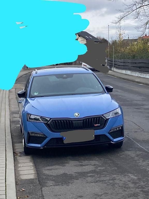 Blau Gebraucht 2024 Skoda Octavia RS Kombi | 38.300 € (Fairer Preis) - Bild 1/4