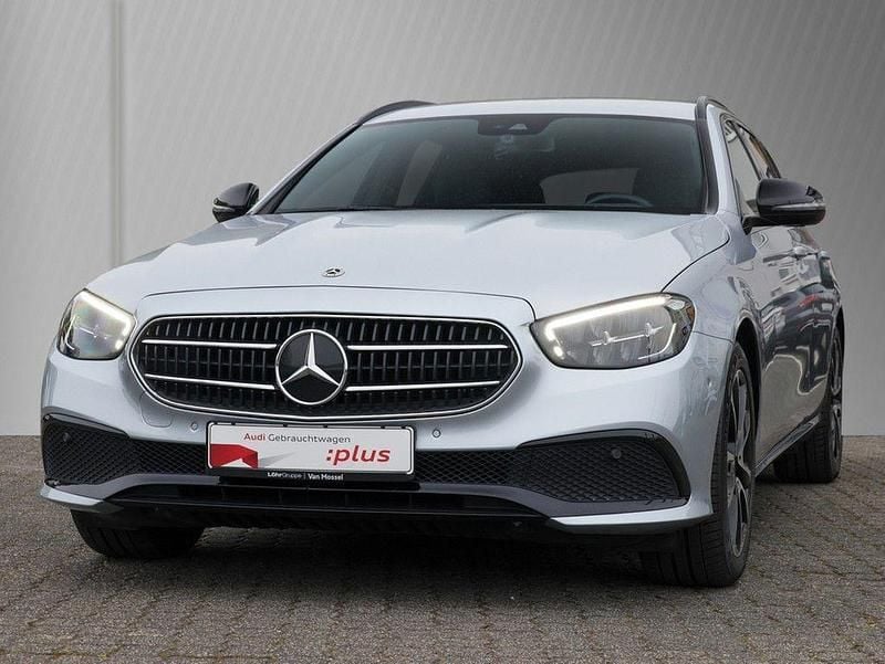 Second-hand Mercedes E300 265 CP (194 kW) 2023 Argintiu Berlinǎ