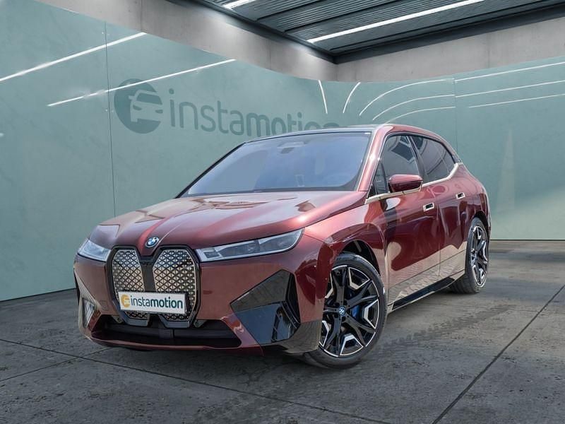 Rot Gebraucht 2021 BMW iX SUV | 40.699 € (Fairer Preis) - Bild 1/4