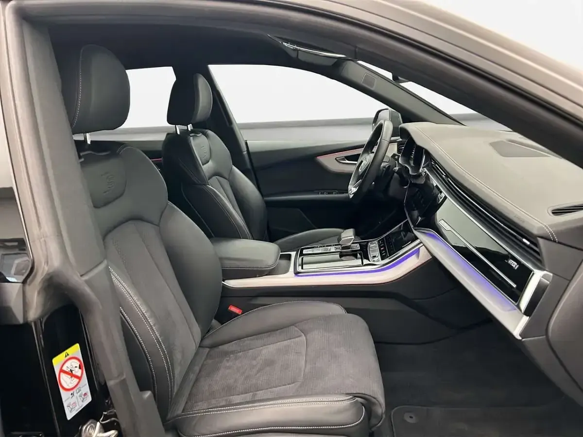 Gebraucht Audi Q8 Ambiente 286 PS (210 kW) 2023 Mythosschwarz metallic SUV