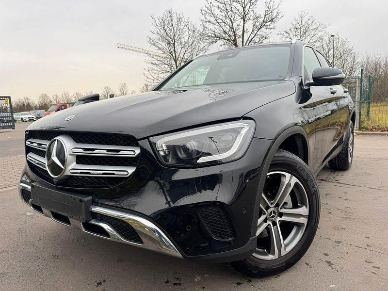 Schwarz Gebraucht 2020 Mercedes 200 SUV | 26.790 € (Etwas zu teuer) - Bild 1/4