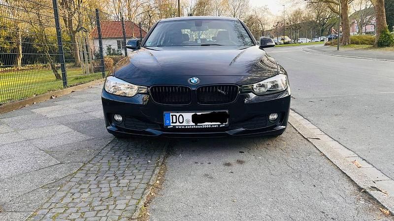 Second-hand BMW 320 Performance 184 CP (135 kW) 2014 Negru Berlinǎ