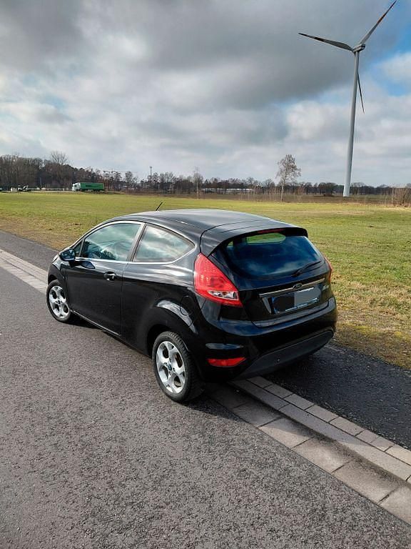 Gebraucht Ford Fiesta Titanium 82 PS (60 kW) 2010 Schwarz Kleinwagen