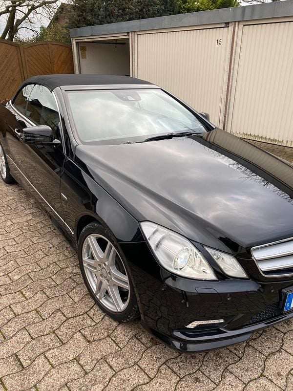 Gebraucht Mercedes E200 AMG 184 PS (135 kW) 2011 Schwarz Cabrio