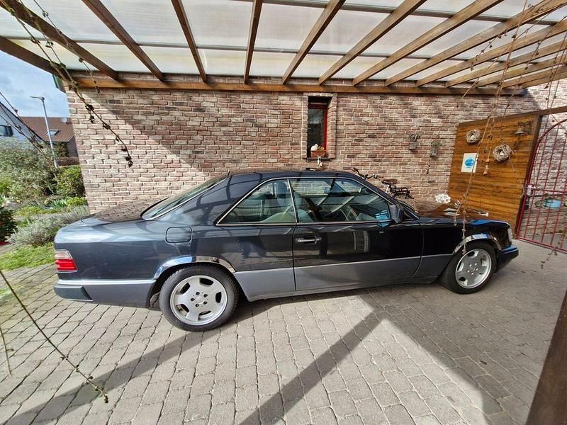 Gebraucht Mercedes E300 256 PS (188 kW) 1989 Schwarz Coupé