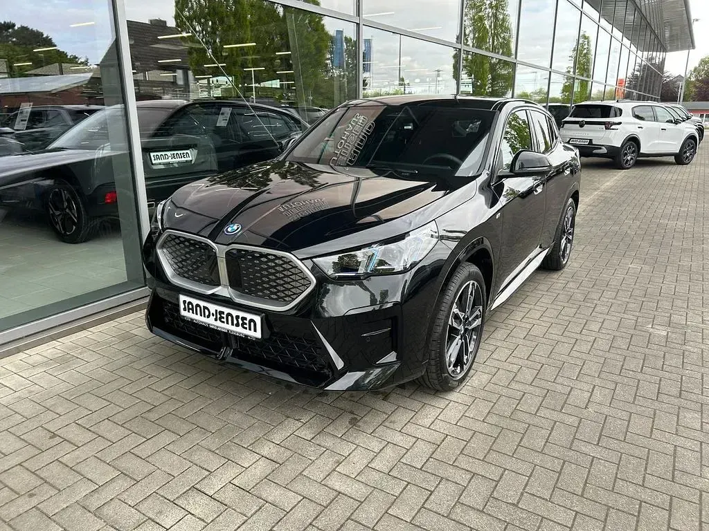 Gebraucht BMW iX2 Luxury Line 230 kW (313 PS) 2025 Schwarz sapphire metallic SUV