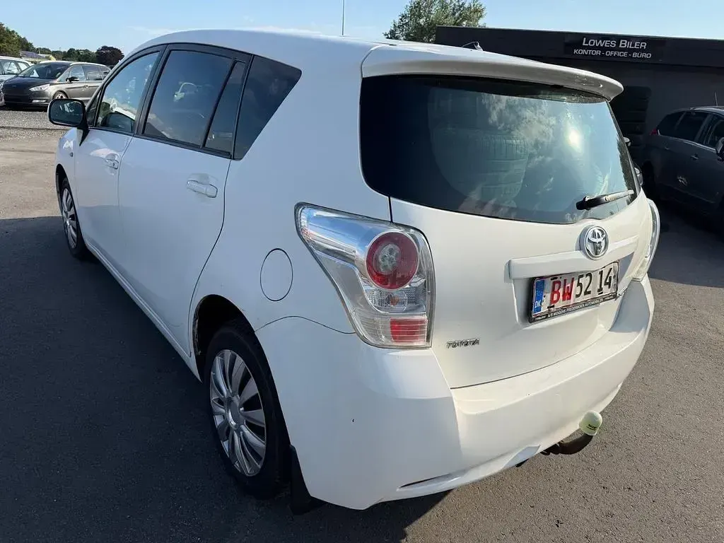 Gebraucht Toyota Verso Life 126 PS (92 kW) 2012 Weiß Van / Kleinbus