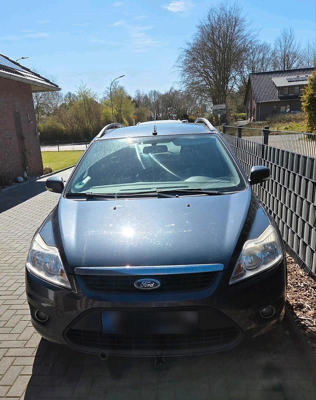 Gebraucht Ford Focus 115 PS (84 kW) 2010 Grau Kombi