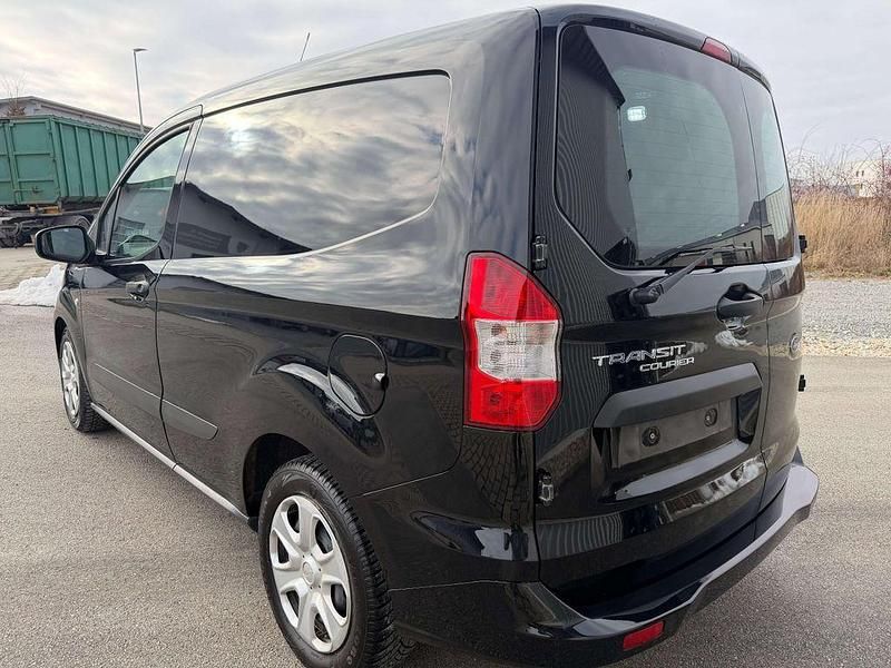 Gebraucht Ford Transit Trend 101 PS (74 kW) 2022 Obsidianschwarz metallic Van / Kleinbus