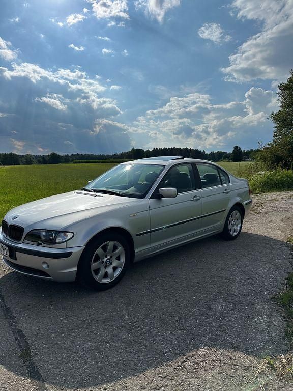 Second-hand BMW 325 192 CP (141 kW) 2003 Argintiu Berlinǎ