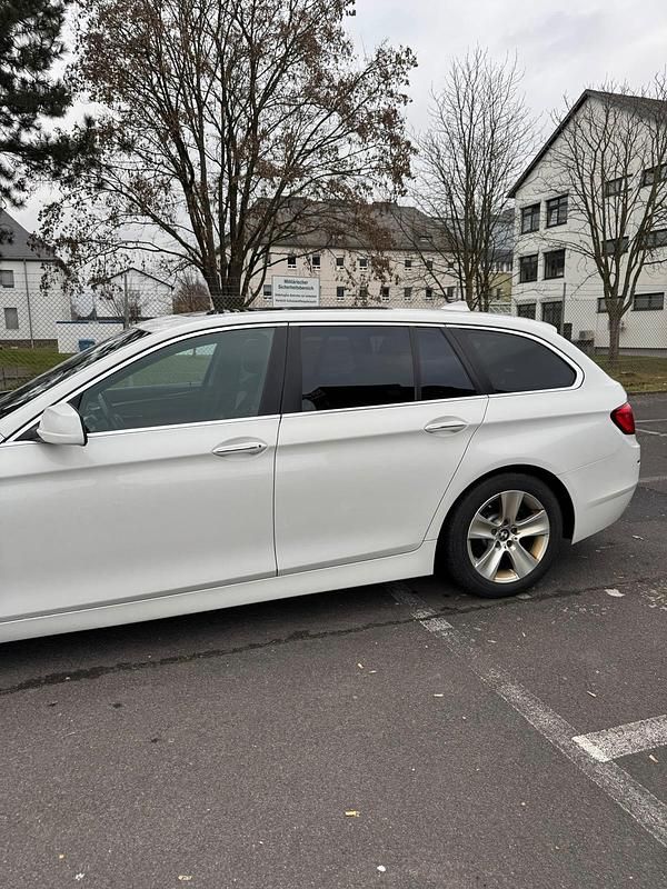 Gebraucht BMW 520 184 PS (135 kW) 2013 Weiß Kombi