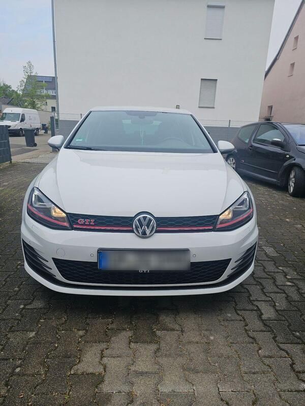 Weiß Gebraucht 2015 VW Golf VII GTI Limousine | 14.200 € (Guter Preis) - Bild 1/4